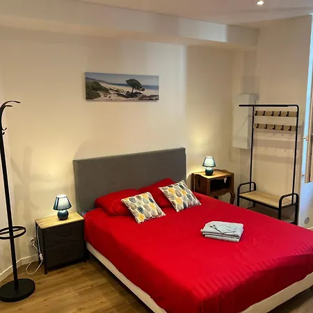 Rdc Proche Thermes A Apartment *